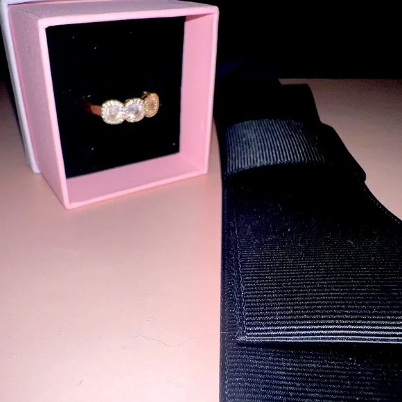 Ring, women’s size 8. Price negotiable. Make your best offer! - Picture 7 of 10